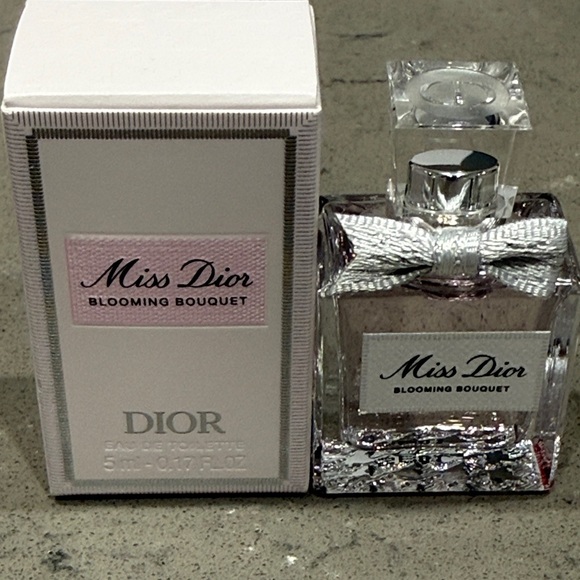 Dior Bundle Addict Mini Perfume Collection with Ribbon Dustbag & 2 Samples. New - Picture 5 of 5
